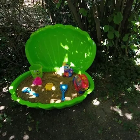 Hébergement de vacances Horváth Ház Földszint és Emelet Külön-külön Kiadó 8-8 Fő Részére, Balatonfenyves