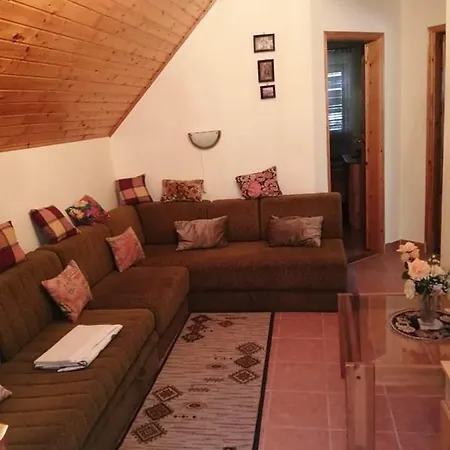 Horváth Ház Földszint és Emelet Külön-külön Kiadó 8-8 Fő Részére, Balatonfenyves
