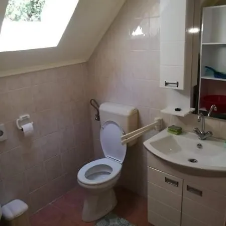 Horváth Ház Földszint és Emelet Külön-külön Kiadó 8-8 Fő Részére, Hébergement de vacances Balatonfenyves