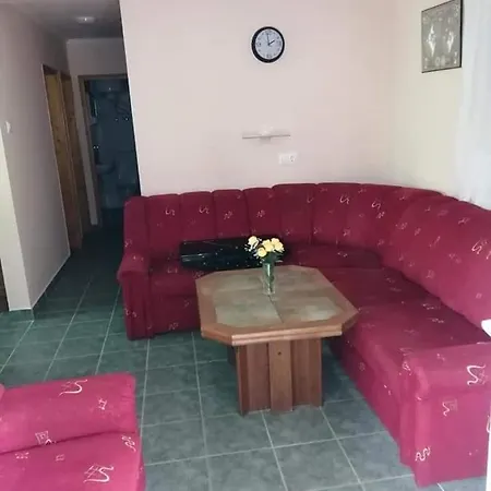 Horváth Ház Földszint és Emelet Külön-külön Kiadó 8-8 Fő Részére, * Balatonfenyves