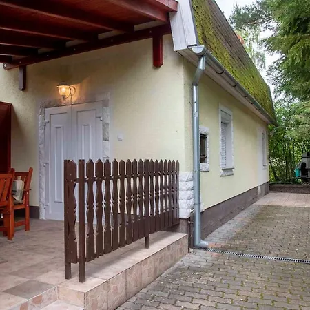 Horváth Ház Földszint és Emelet Külön-külön Kiadó 8-8 Fő Részére, Hébergement de vacances Balatonfenyves